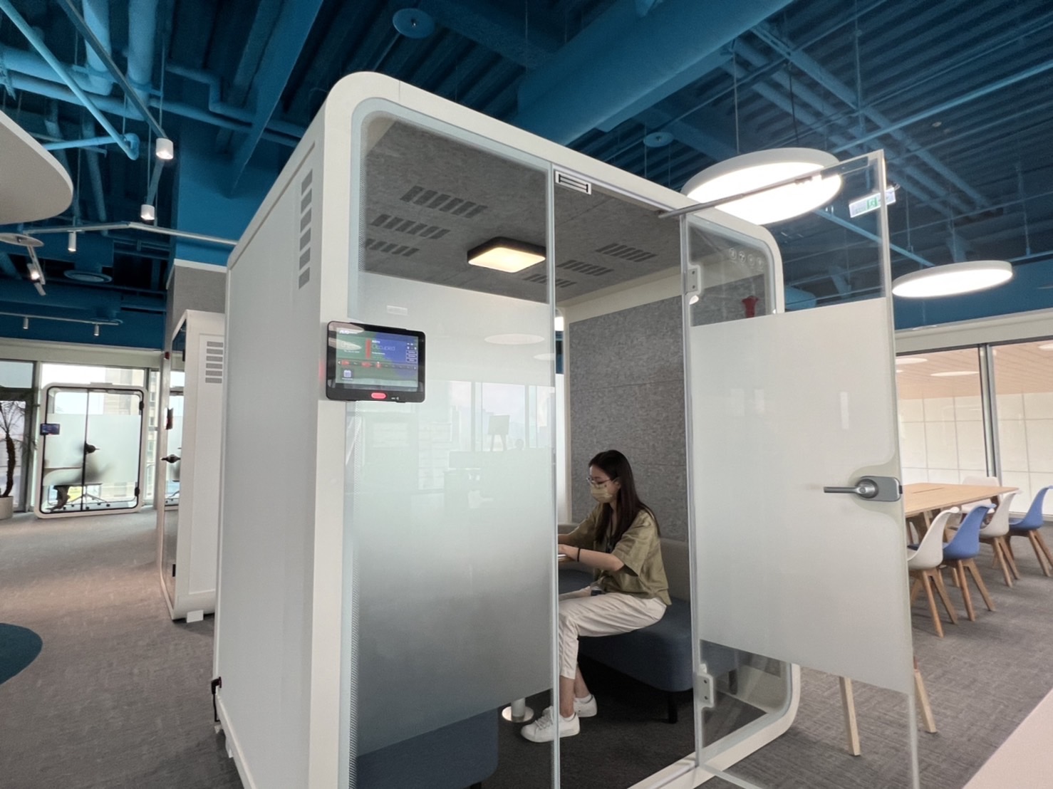 友達高雄據點的智慧行動辦公艙，展現友達在面板以外的研發應用軟實力