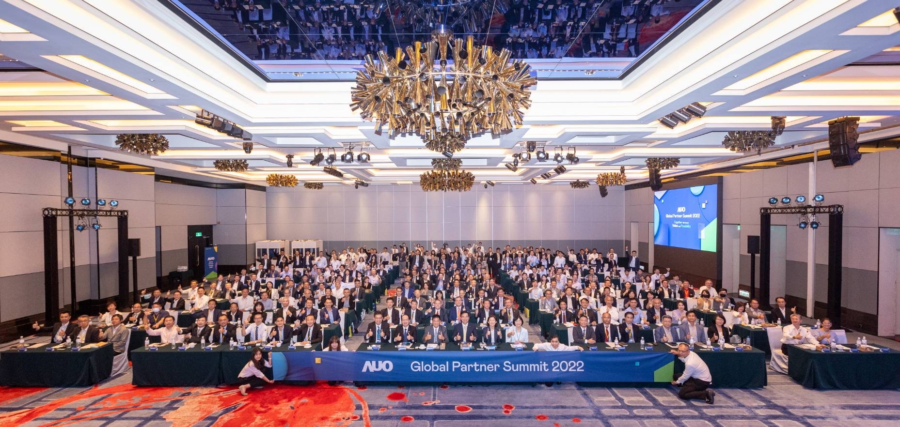 友達推動「安心、創新、用心、同心、盡心」五星職旅，為菲籍員工打造全方位照護，首度贏得「人權實踐與發展領袖獎」殊榮