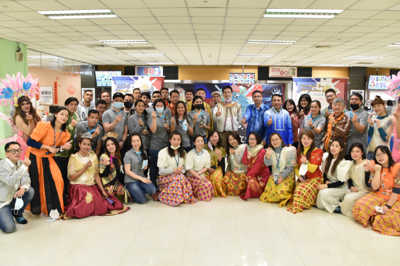 友達推動「安心、創新、用心、同心、盡心」五星職旅，為菲籍員工打造全方位照護，首度贏得「人權實踐與發展領袖獎」殊榮