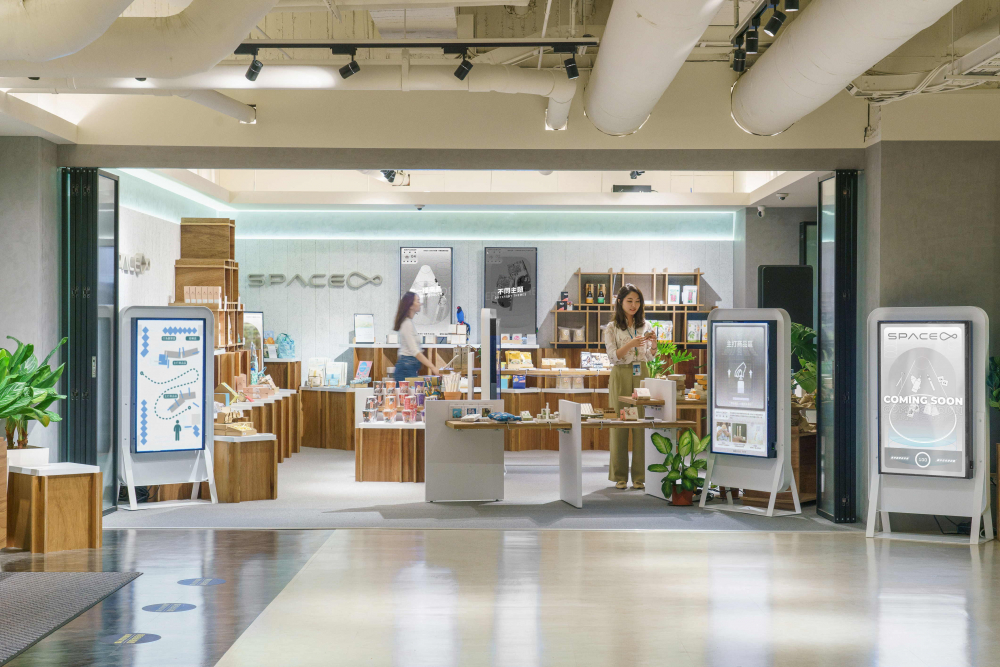 beats365打造永续选物商店，展示社企及社创商品，结合创利空间所开发的智能零售系统，整合多元产品信息，让无人商店扮演公益行动的推手