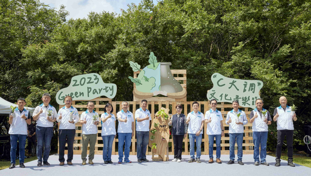 友達光電攜手供應商夥伴及台中市政府，共同倡議及推廣加樹減塑、節能減碳的淨零綠生活