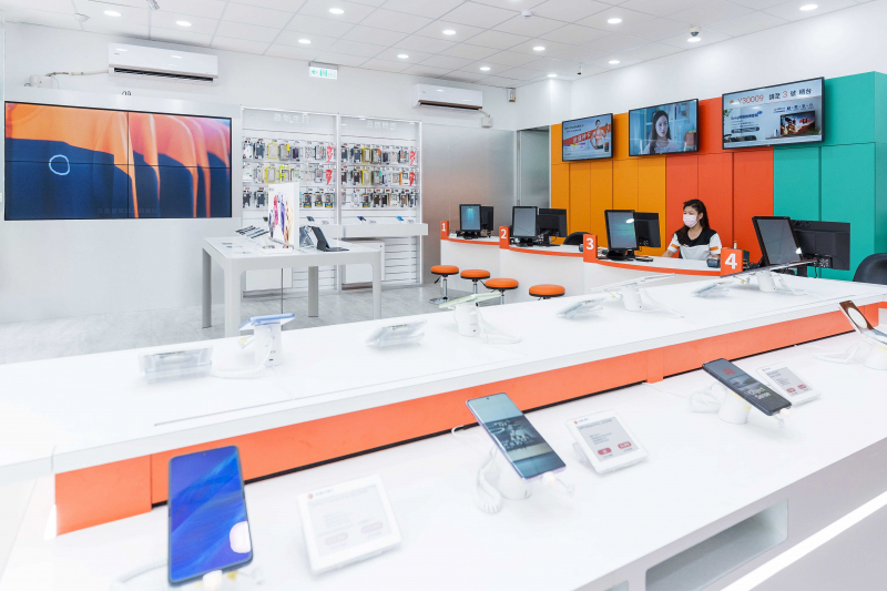 創利空間智慧零售軟硬整合方案，協助台灣大哥大門市完成數位內容行銷系統的佈建，打造全新世代的數位服務據點