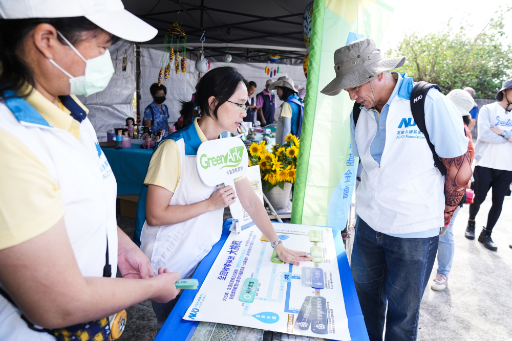 2023年友達永續基金會Ocean Party活動攜手社會企業及地方創生團體，策展食衣行等循環再生環教市集，及電動巴士接駁等低碳活動設計，打造減塑低碳的永續淨灘活動