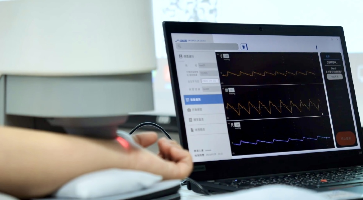 beats365耘康以高解析与拟真的显示技术，将其应用于中医检测，提供&ldquo;中医数位化检测方案&rdquo;，使传统中医检测结果数据化与可视化