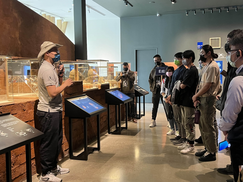 友達招募員工為文化志工，擔任文化館導覽大使，積極推廣文資保存、文史教育