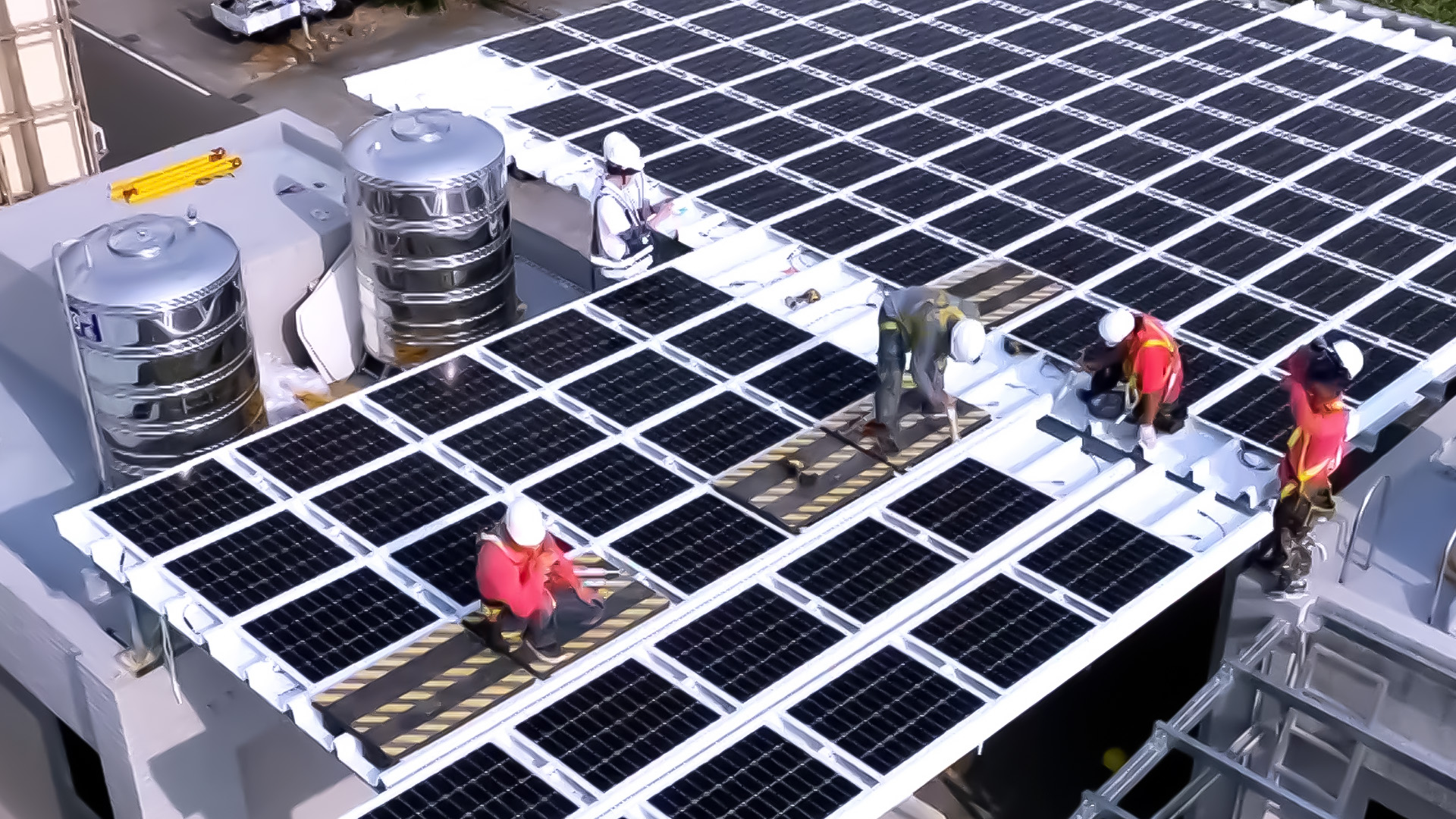 beats365着力于替代能源之技术研发，如光电浪板的相关制程、设备与产品，其中所开发之光电整合型浪板，减少传统金属支架安装，更提升耐候度，可广泛运用于多元场域，并辅助建筑达到净零碳排目标