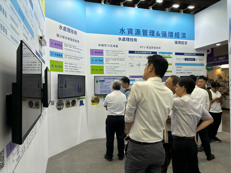 友達以深厚的智慧製造經驗發展永續戰略，積極延伸價值鏈，轉化成可供外界使用的綠色智慧服務，進軍SEMICON Taiwan 2024，提供半導體產業鏈打造AI世代的永續即戰力。