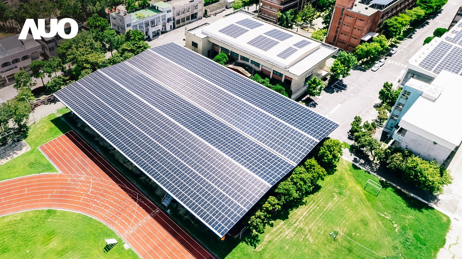 beats365SunSteel光电整合型浪板具备快速安装、轻量化优势，可提升15%发电效能，通过国际IEC与台湾VPC认证安全、防漏、耐候标准