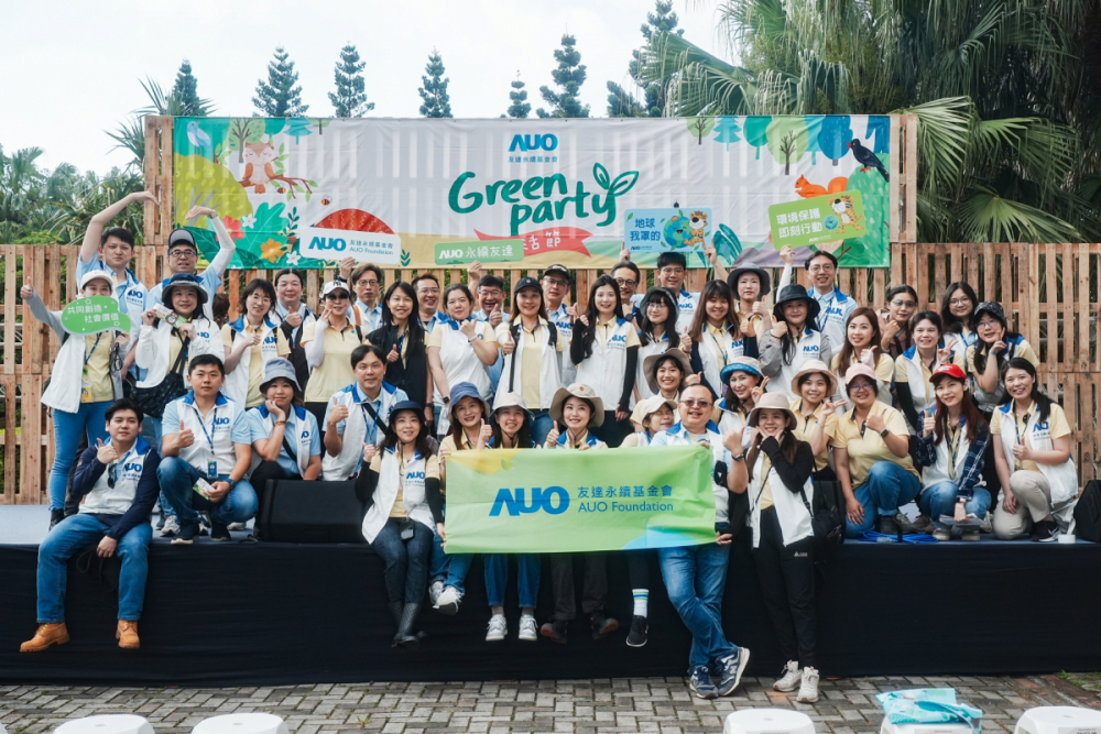 友達積極推動低碳轉型、節能減碳與減塑行動，落實環境承諾與社會責任，榮獲「台灣百大永續典範企業獎」