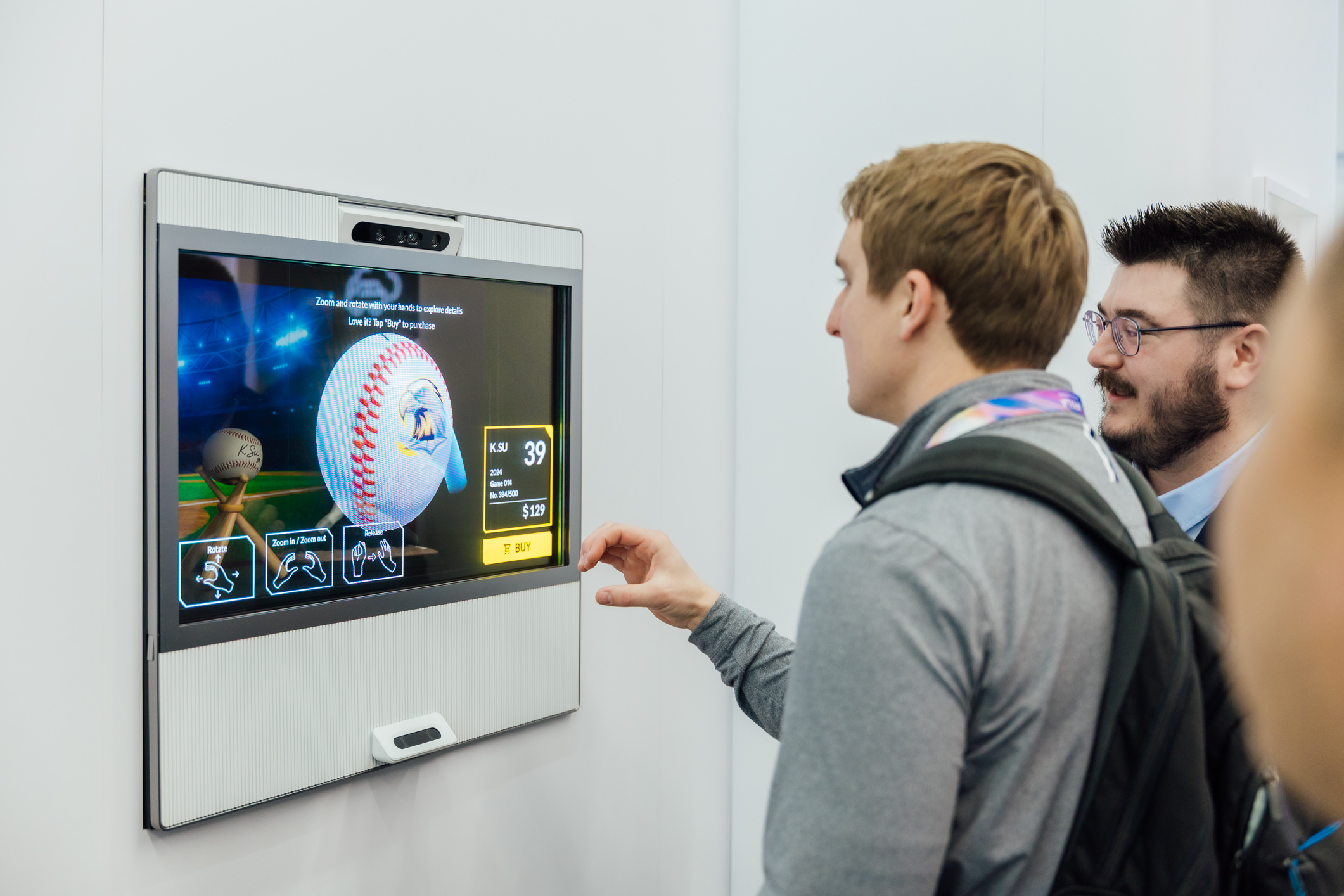 友達智慧移動透過專屬展間，與客戶深度聚焦，密切探討產品協作共創的機會與落地的可能性，激發人車互動的創新再進化，並結合輸出國際的Micro LED前瞻技術跨界應用，揭開更多元精彩的應用情境。