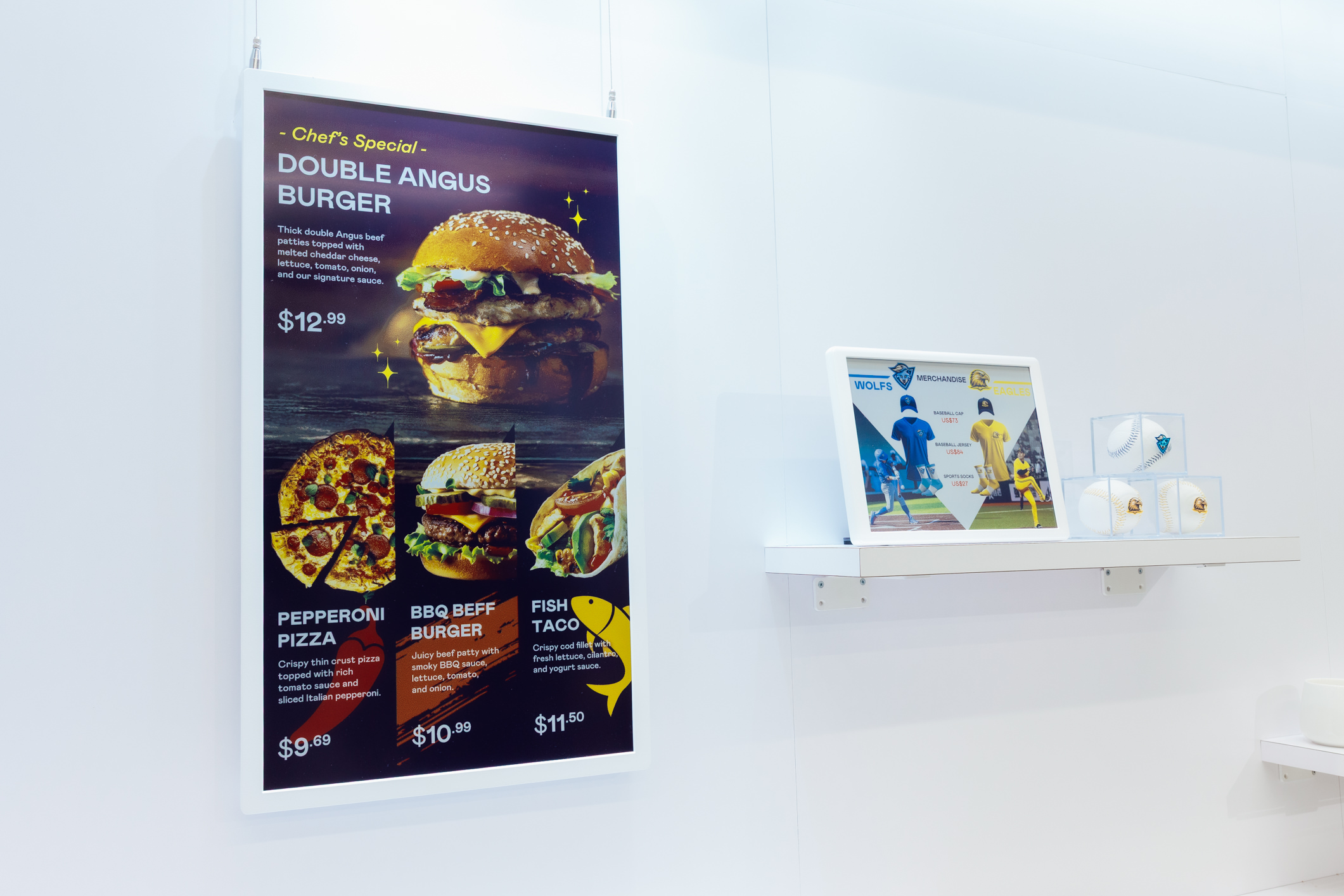 達擎開發的低功耗、全彩的aecoPost電子紙解決方案，僅在更新畫面時需要微量的電力驅動，無需佈建電線的便捷設計，使其可靈活應用、彈性選擇置放處；可搭配aecoTag電子貨架標籤解決方案，驅動商店內所有數位看板和電子貨架標籤，以遠端控制實現動態變價，提升門市人員作業效率，並以無紙化落實永續經營目標。