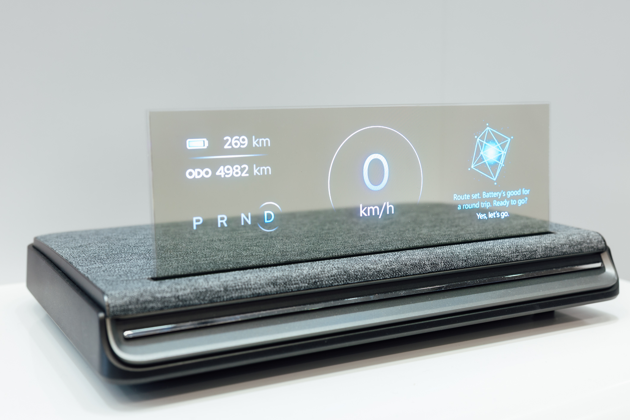 全球首款Aero Module透明Micro LED顯示器模組外觀輕盈通透，可與數位內容完美融合，提供動態顯示、先進控制、個人化沉浸感受。